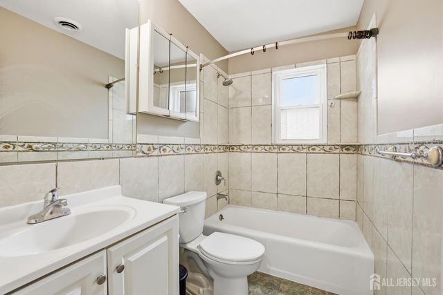 160 evergreen Road 14 A, Edison, NJ 08837