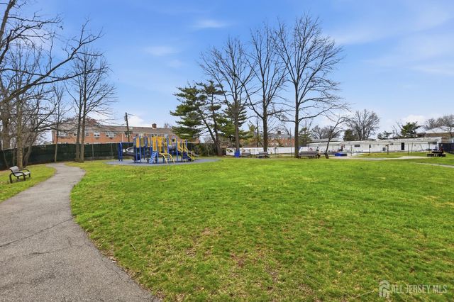 160 evergreen Road 14 A, Edison, NJ 08837