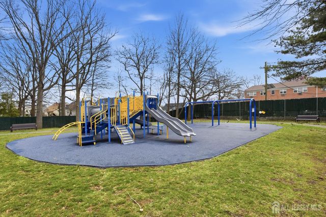 160 evergreen Road 14 A, Edison, NJ 08837