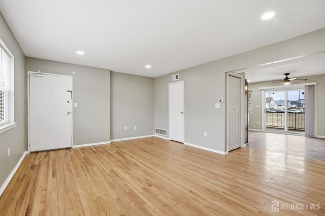 160 evergreen Road 14 A, Edison, NJ 08837