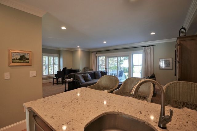 11 Tufts 11, Winchester, MA 01890