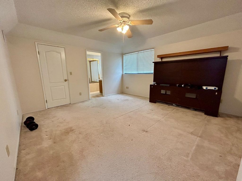 Image 11 of property listing at 1771 E Pryor Drive S, Fresno, CA 93720