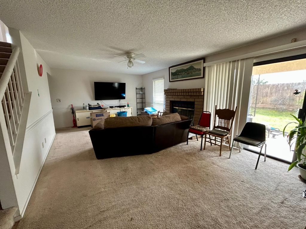 Image 2 of property listing at 1771 E Pryor Drive S, Fresno, CA 93720