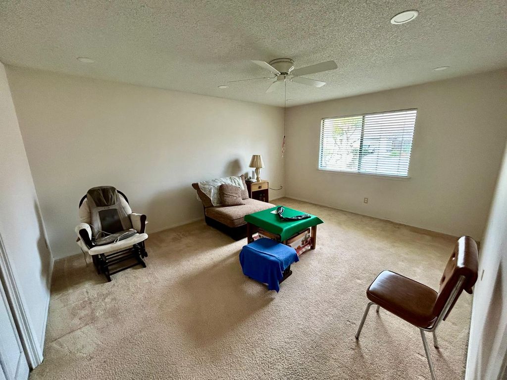 Image 3 of property listing at 1771 E Pryor Drive S, Fresno, CA 93720