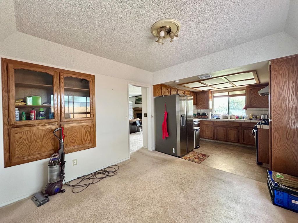 Image 4 of property listing at 1771 E Pryor Drive S, Fresno, CA 93720