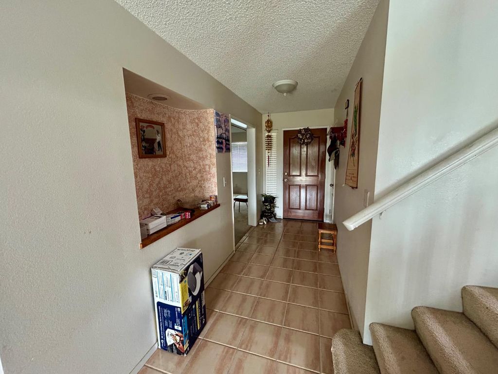 Image 6 of property listing at 1771 E Pryor Drive S, Fresno, CA 93720