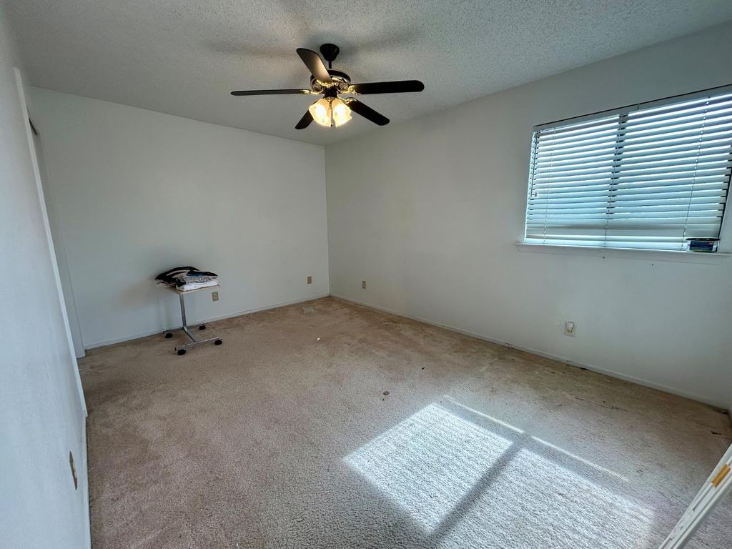 Image 7 of property listing at 1771 E Pryor Drive S, Fresno, CA 93720