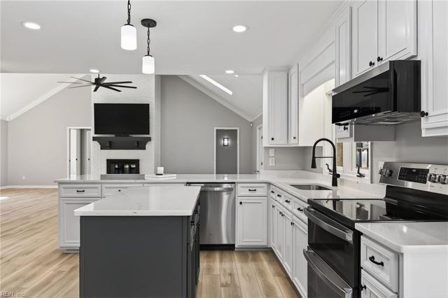 1306 Fairway DR, Chesapeake, VA 23320