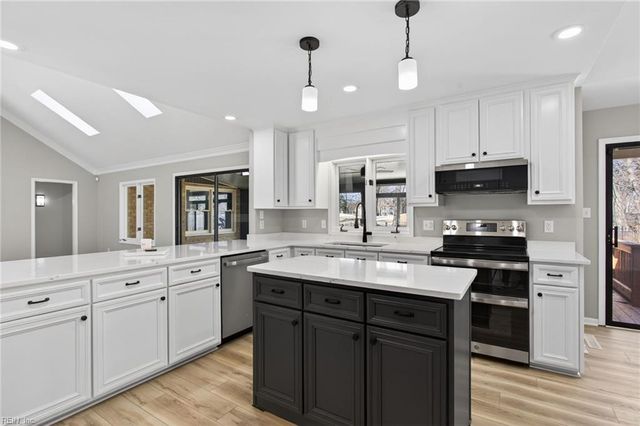 1306 Fairway DR, Chesapeake, VA 23320