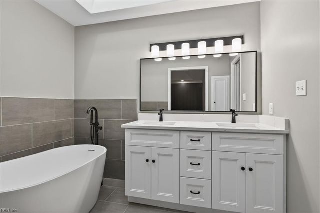 1306 Fairway DR, Chesapeake, VA 23320