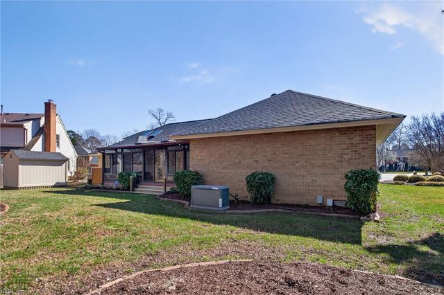 1306 Fairway DR, Chesapeake, VA 23320