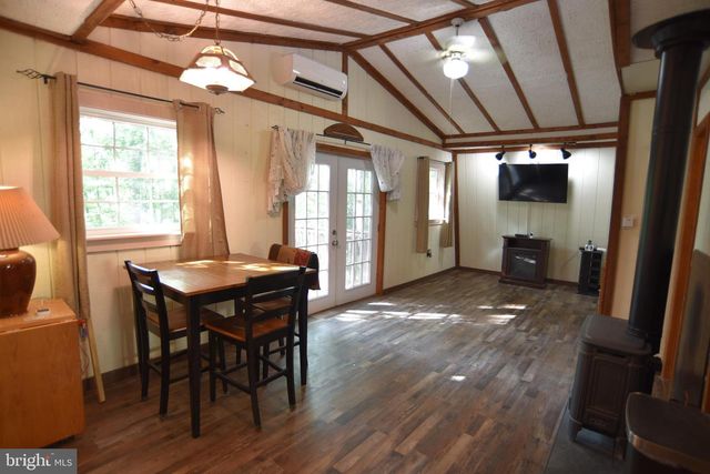 586 CARDINAL VIEW RD, Paw Paw, WV 25434