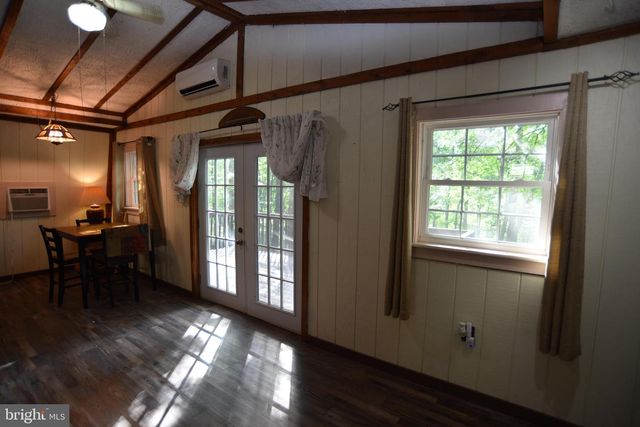 586 CARDINAL VIEW RD, Paw Paw, WV 25434