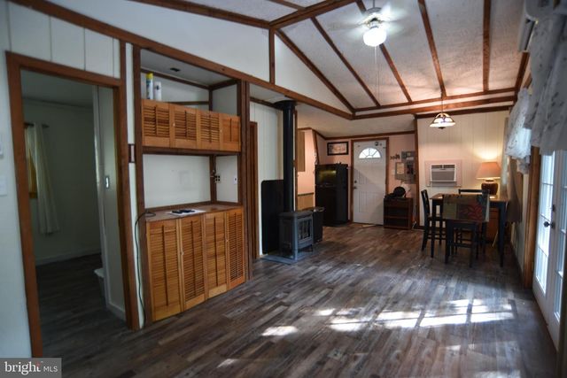 586 CARDINAL VIEW RD, Paw Paw, WV 25434