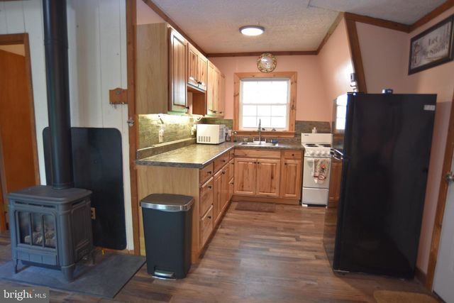 586 CARDINAL VIEW RD, Paw Paw, WV 25434