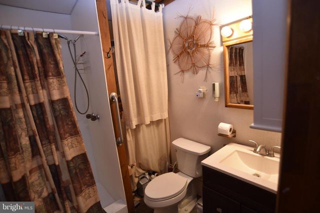 586 CARDINAL VIEW RD, Paw Paw, WV 25434