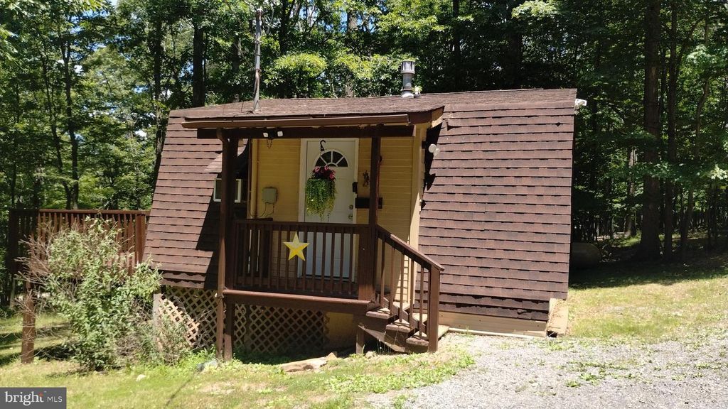 586 CARDINAL VIEW RD, Paw Paw, WV 25434
