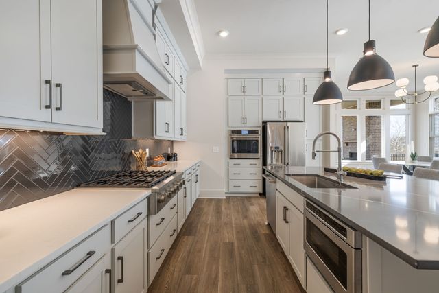 7304 Crowell Dr, College Grove, TN 37046