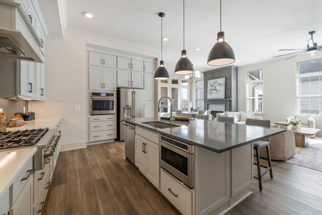 7304 Crowell Dr, College Grove, TN 37046