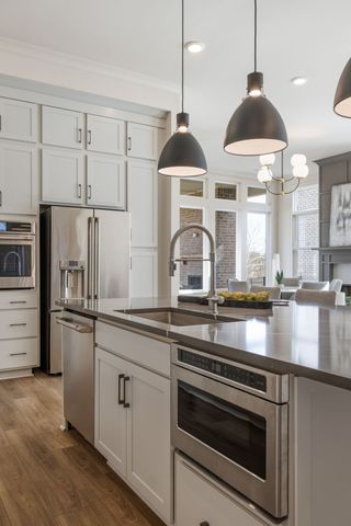 7304 Crowell Dr, College Grove, TN 37046