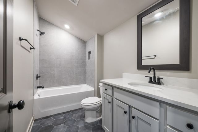 7304 Crowell Dr, College Grove, TN 37046