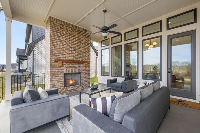 7304 Crowell Dr, College Grove, TN 37046