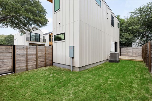 1215 Fort Branch BLVD 2, Austin, TX 78721