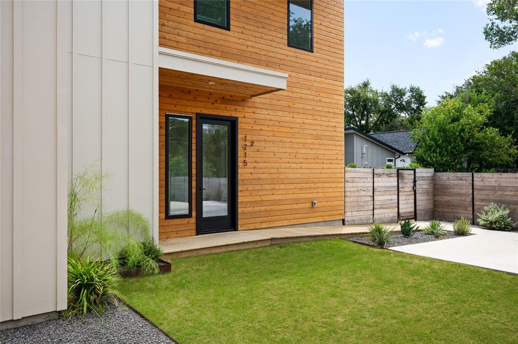1215 Fort Branch BLVD 2, Austin, TX 78721