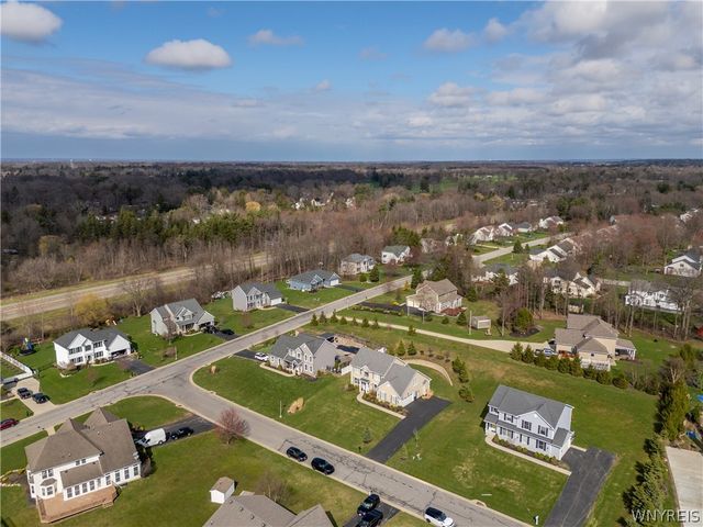 89 Arrowood Lane, Orchard Park, NY 14127