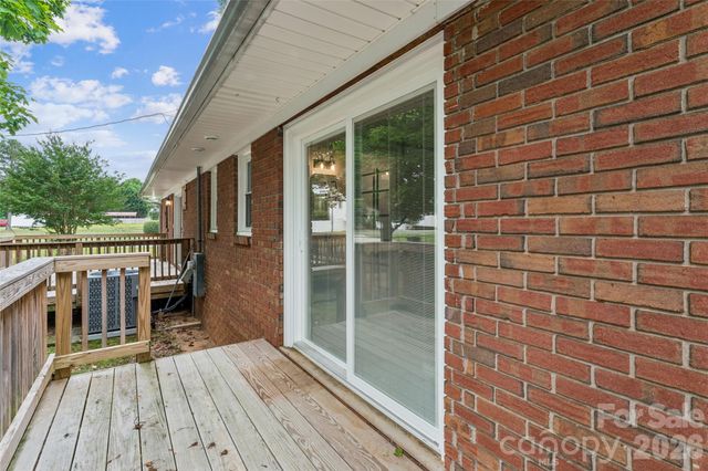 615 W 5th Street, Landis, NC 28088