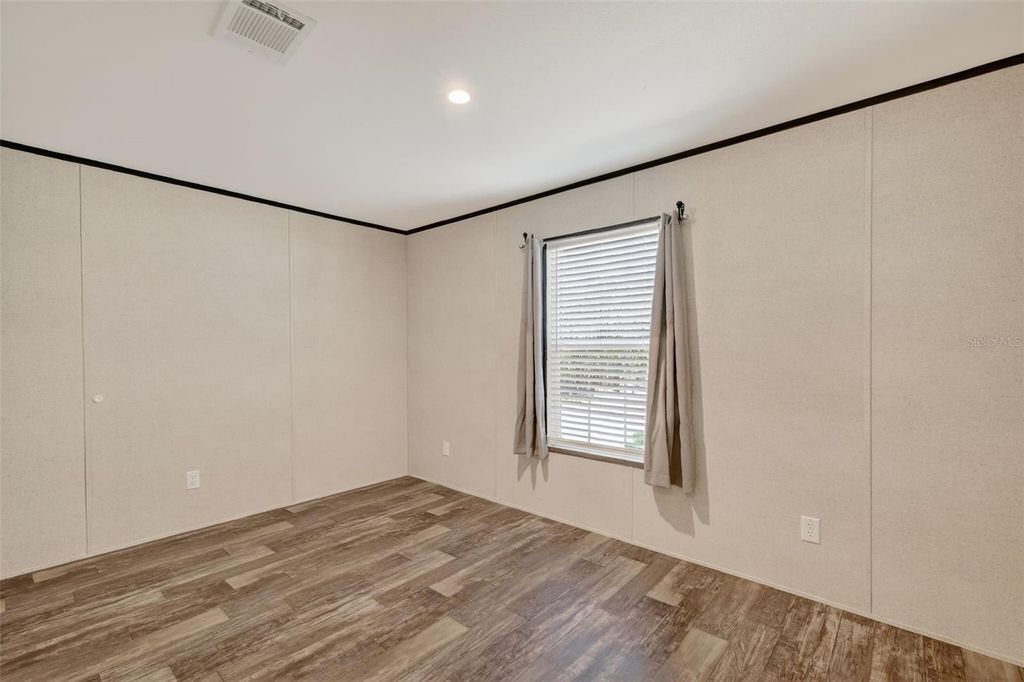 Image 15 of property listing at 4152 C 575, Bushnell, FL 33513