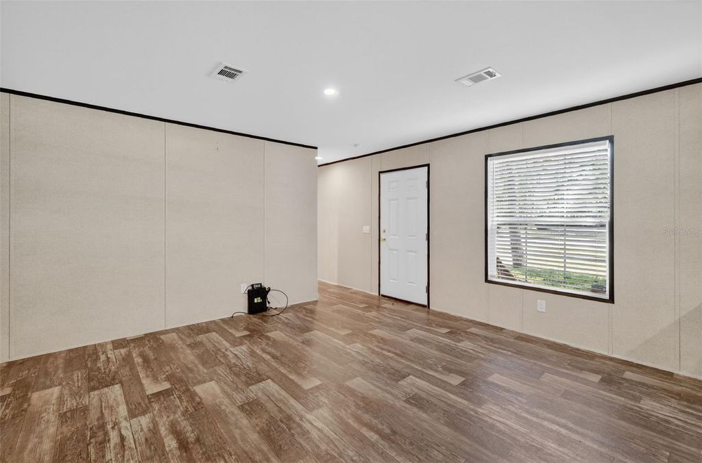 Image 4 of property listing at 4152 C 575, Bushnell, FL 33513