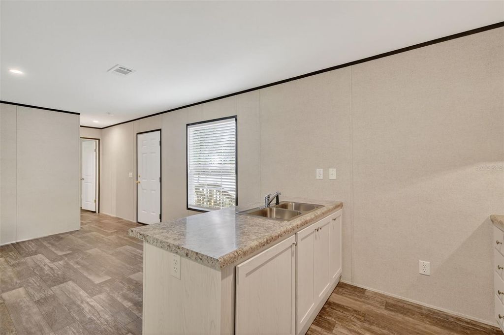 Image 8 of property listing at 4152 C 575, Bushnell, FL 33513