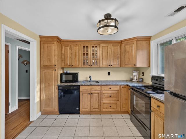 25 Brickyard Road, Clinton, CT 06413