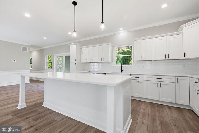 891 READING AVE, Yardley, PA 19067