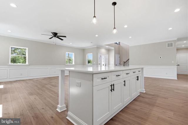 891 READING AVE, Yardley, PA 19067