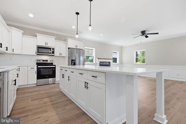 891 READING AVE, Yardley, PA 19067