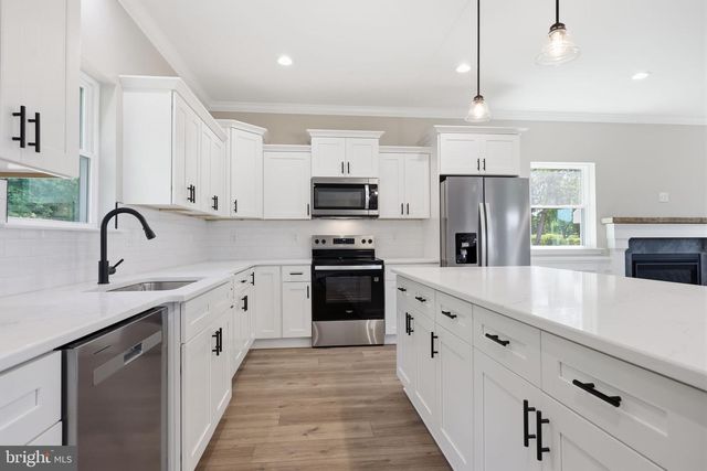891 READING AVE, Yardley, PA 19067