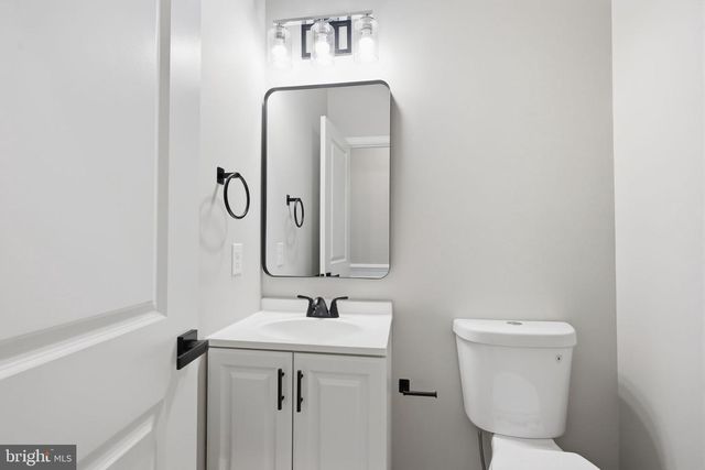 891 READING AVE, Yardley, PA 19067