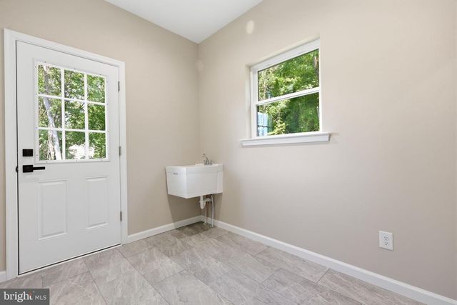 891 READING AVE, Yardley, PA 19067