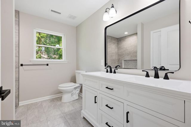 891 READING AVE, Yardley, PA 19067