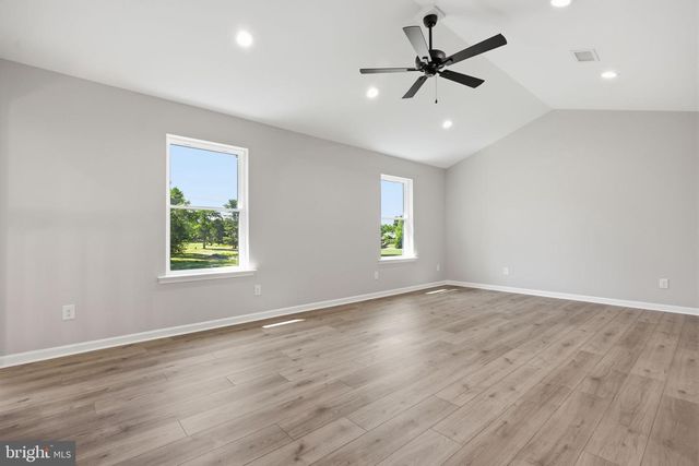 891 READING AVE, Yardley, PA 19067