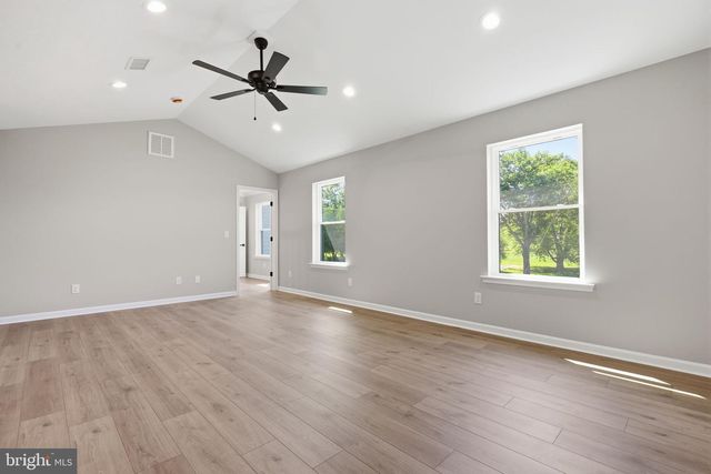 891 READING AVE, Yardley, PA 19067