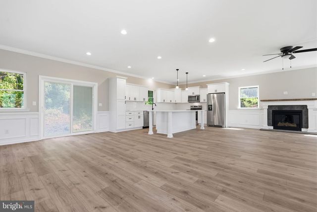 891 READING AVE, Yardley, PA 19067