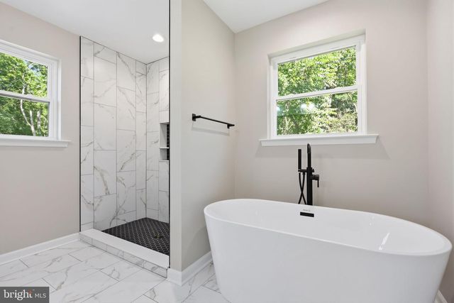 891 READING AVE, Yardley, PA 19067