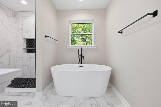 891 READING AVE, Yardley, PA 19067