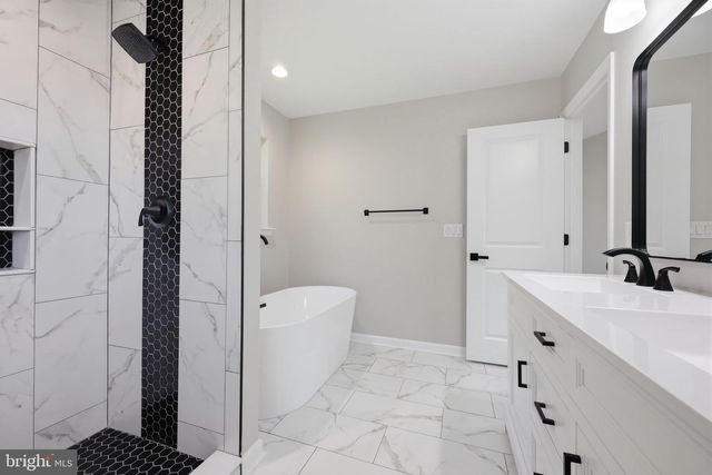 891 READING AVE, Yardley, PA 19067