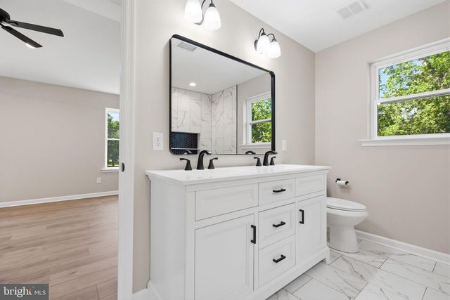 891 READING AVE, Yardley, PA 19067