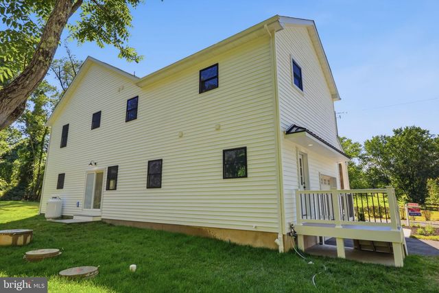 891 READING AVE, Yardley, PA 19067