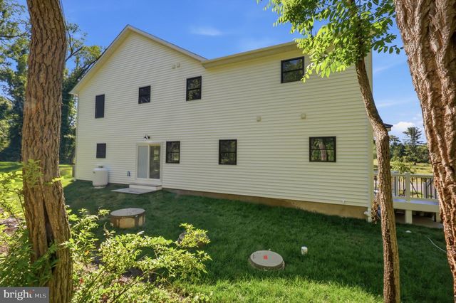 891 READING AVE, Yardley, PA 19067